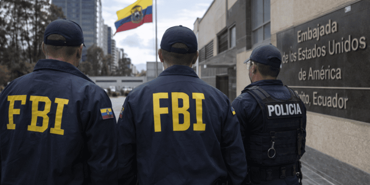 ECUADOR Y ESTADOS UNIDOS ACUERDAN APERTURA DE OFICINA PERMANENTE DEL FBI EN QUITO