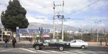 TOQUE DE QUEDA OBLIGA A SUSPENDER RUTAS DESDE QUITO HACIA CUATRO PROVINCIAS