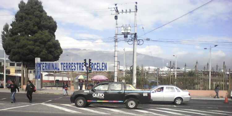 TOQUE DE QUEDA OBLIGA A SUSPENDER RUTAS DESDE QUITO HACIA CUATRO PROVINCIAS