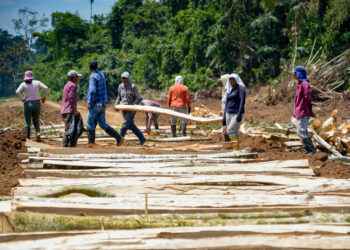 PREFECTURA DE SUCUMBÍOS IMPULSA EL DESARROLLO RURAL CON OBRA DE LASTRADO EN DURENO