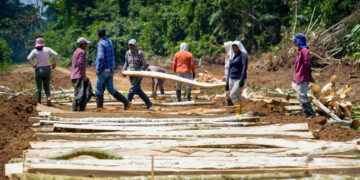 PREFECTURA DE SUCUMBÍOS IMPULSA EL DESARROLLO RURAL CON OBRA DE LASTRADO EN DURENO