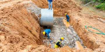 NUEVA VÍA IMPULSA EL DESARROLLO RURAL EN GENERAL FARFÁN: PREFECTURA DE SUCUMBÍOS EJECUTA OBRA EN LA COMUNIDAD 5 ASES