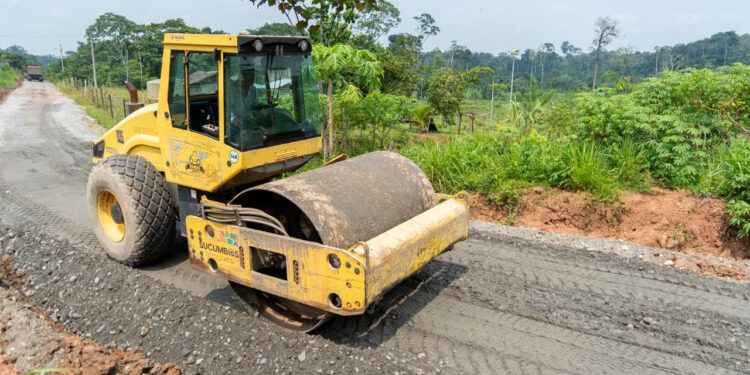 MEJORAMIENTO VIAL EN LA COOPERATIVA 12 DE MAYO IMPULSA LA MOVILIDAD PRODUCTIVA EN PACAYACU