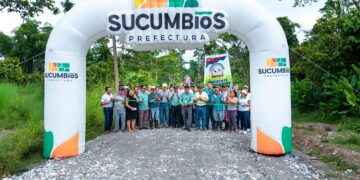 PREFECTURA DE SUCUMBÍOS EJECUTA OBRA VIAL HISTÓRICA EN LAS PALMAS Y MEJORA CONDICIONES PRODUCTIVAS