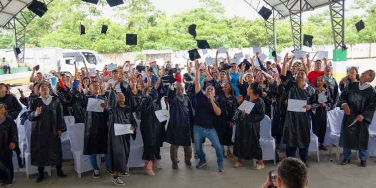 Prefectura fortalece el campo: 129 productores culminan proceso de capacitación en Sucumbíos