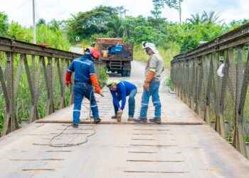 PREFECTURA DE SUCUMBÍOS REFUERZA PUENTE PROVISIONAL EN SHUSHUFINDI MIENTRAS AVANZA CONTRATACIÓN DE NUEVA ESTRUCTURA