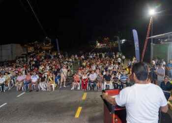 ALCALDÍA DE LAGO AGRIO ENTREGA ASFALTADO INTEGRAL EN EL BARRIO EL NARANJAL Y ANUNCIA MÁS OBRAS VIALES