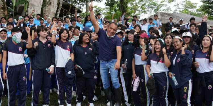 PREFECTURA DE SUCUMBÍOS IMPULSA REFORESTACIÓN CON LA SIEMBRA DE 80.000 ÁRBOLES EN LA CUENCA DEL AGUARICO