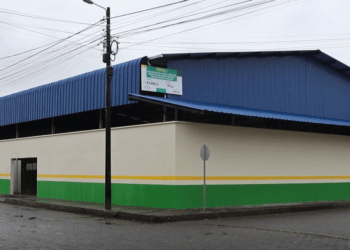 CANCHA CUBIERTA DEL BARRIO 24 DE MAYO ALCANZA 85% DE AVANCE Y FORTALECE EL DESARROLLO COMUNITARIO