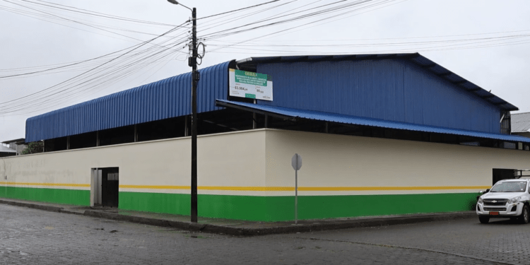 CANCHA CUBIERTA DEL BARRIO 24 DE MAYO ALCANZA 85% DE AVANCE Y FORTALECE EL DESARROLLO COMUNITARIO