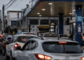 ESCASEZ DE GASOLINA PROVOCA LARGAS FILAS Y PREOCUPACIÓN EN QUITO