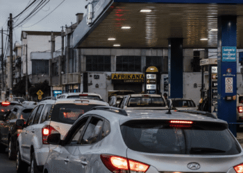 ESCASEZ DE GASOLINA PROVOCA LARGAS FILAS Y PREOCUPACIÓN EN QUITO