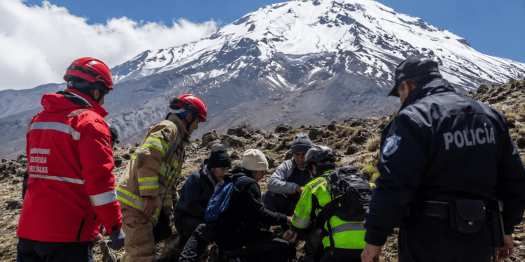 OPERATIVO DE RESCATE SALVA A CUATRO EXCURSIONISTAS EXTRAVIADOS EN CHIMBORAZO