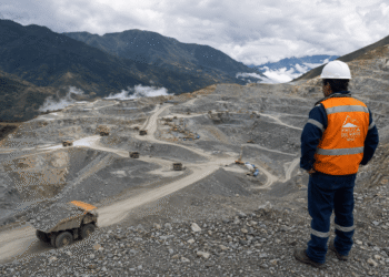 ECUADOR MANTIENE MILLONARIOS PROYECTOS MINEROS PARALIZADOS PESE AL AUGE HISTÓRICO DEL ORO