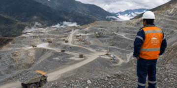 ECUADOR MANTIENE MILLONARIOS PROYECTOS MINEROS PARALIZADOS PESE AL AUGE HISTÓRICO DEL ORO