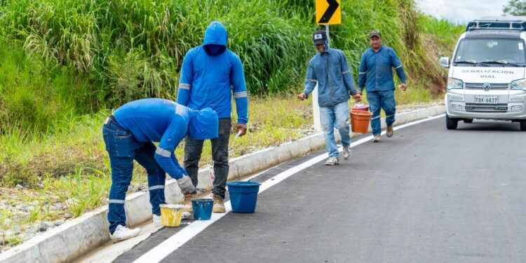 Mega proyecto vial de la Prefectura conecta el desarrollo entre Sucumbíos y Orellana