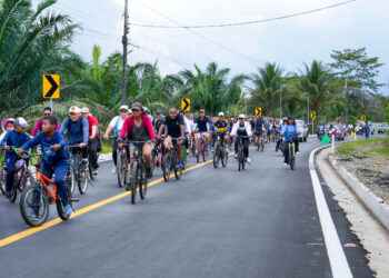 YOFRE POMA INAUGURA 12,9 KILÓMETROS DE ASFALTO EN SHUSHUFINDI Y POTENCIA EL DESARROLLO PRODUCTIVO DE LA AMAZONÍA
