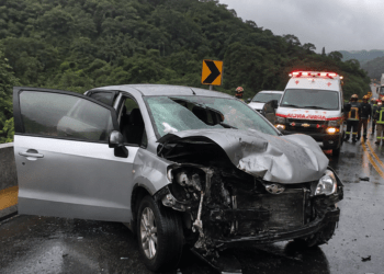 CONDUCIR DISTRAÍDO SE CONVIERTE EN LA PRINCIPAL CAUSA DE SINIESTROS VIALES EN ECUADOR