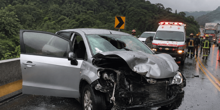 CONDUCIR DISTRAÍDO SE CONVIERTE EN LA PRINCIPAL CAUSA DE SINIESTROS VIALES EN ECUADOR