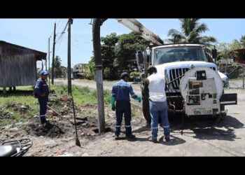 MUNICIPALIDAD REALIZA LIMPIEZA DE ALCANTARILLADO SANITARIO EN EL BARRIO 27 DE OCTUBRE