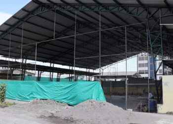 CANCHA CUBIERTA DE LA FLORIDA REGISTRA UN 25 % DE AVANCE EN SU MANTENIMIENTO